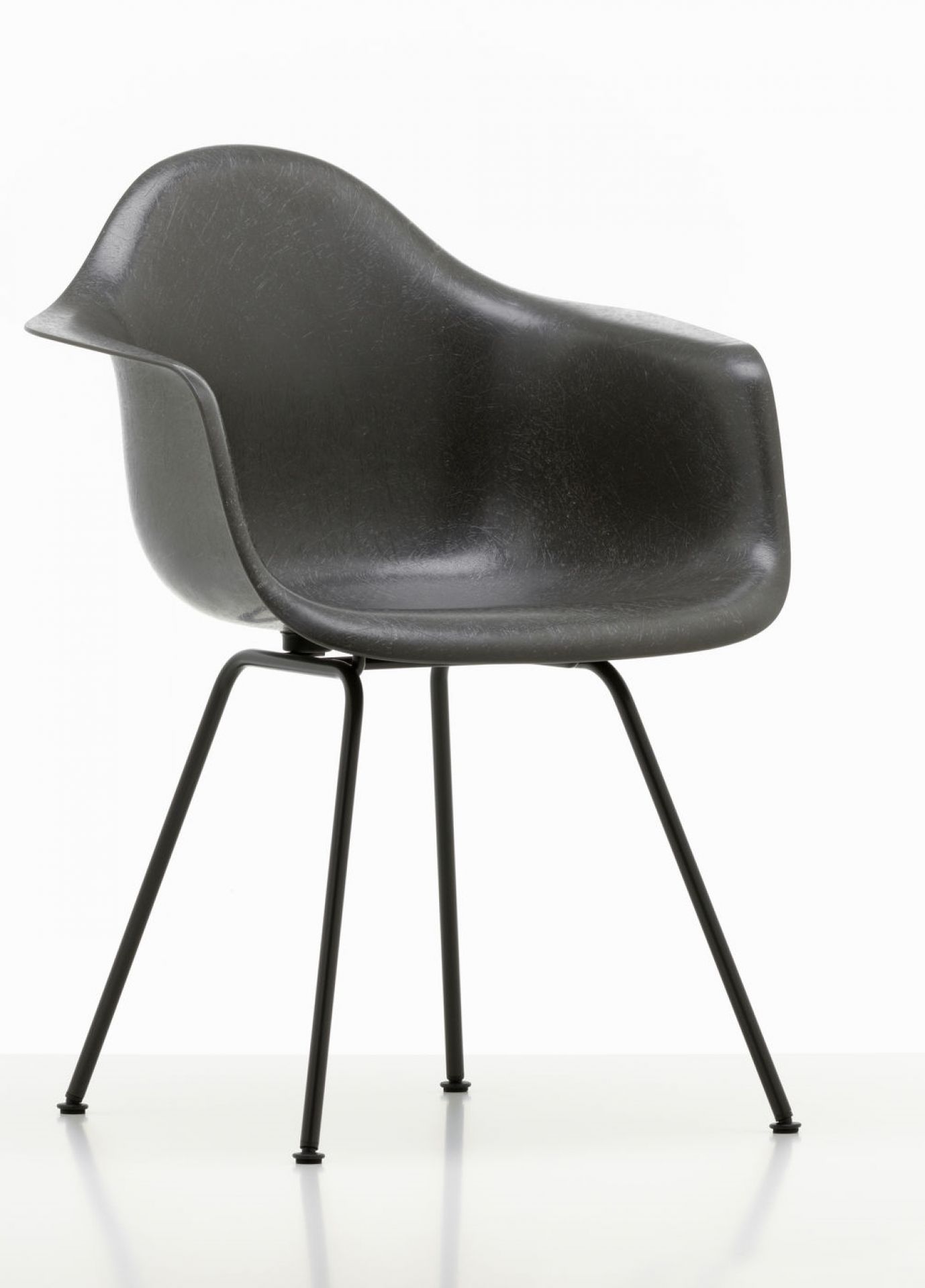 Eames Plastic Arm Chair DAX Chair Vitra Chrome Deep black